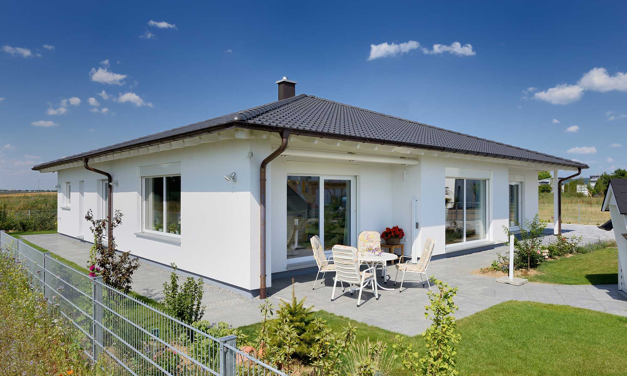 Garten und Terrasse Haus Eminger von Fertighaus WEISS