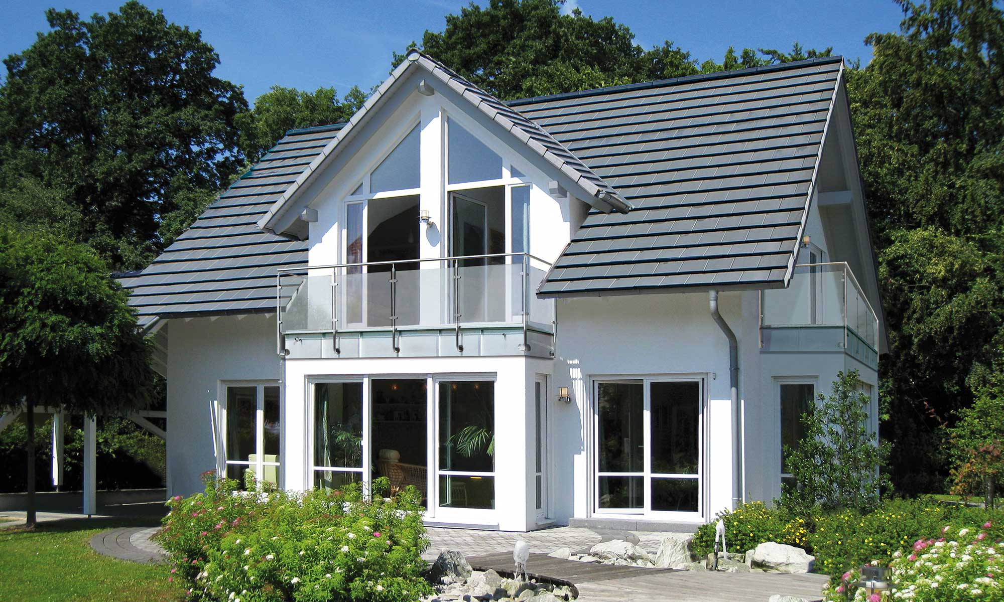 Satteldach mit Erker Musterhaus Bad Vilbel von Fertighaus WEISS