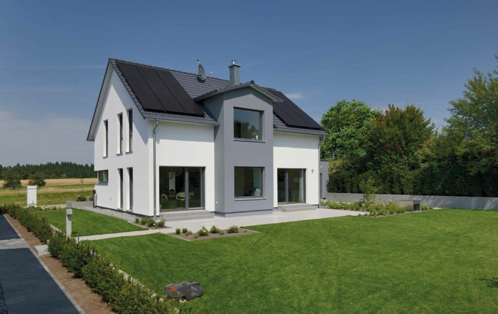 Musterhaus-Life-Fertighaus-WEISS-Gartenansicht Satteldach Musterhaus Life Oberrot von Fertighaus WEISS