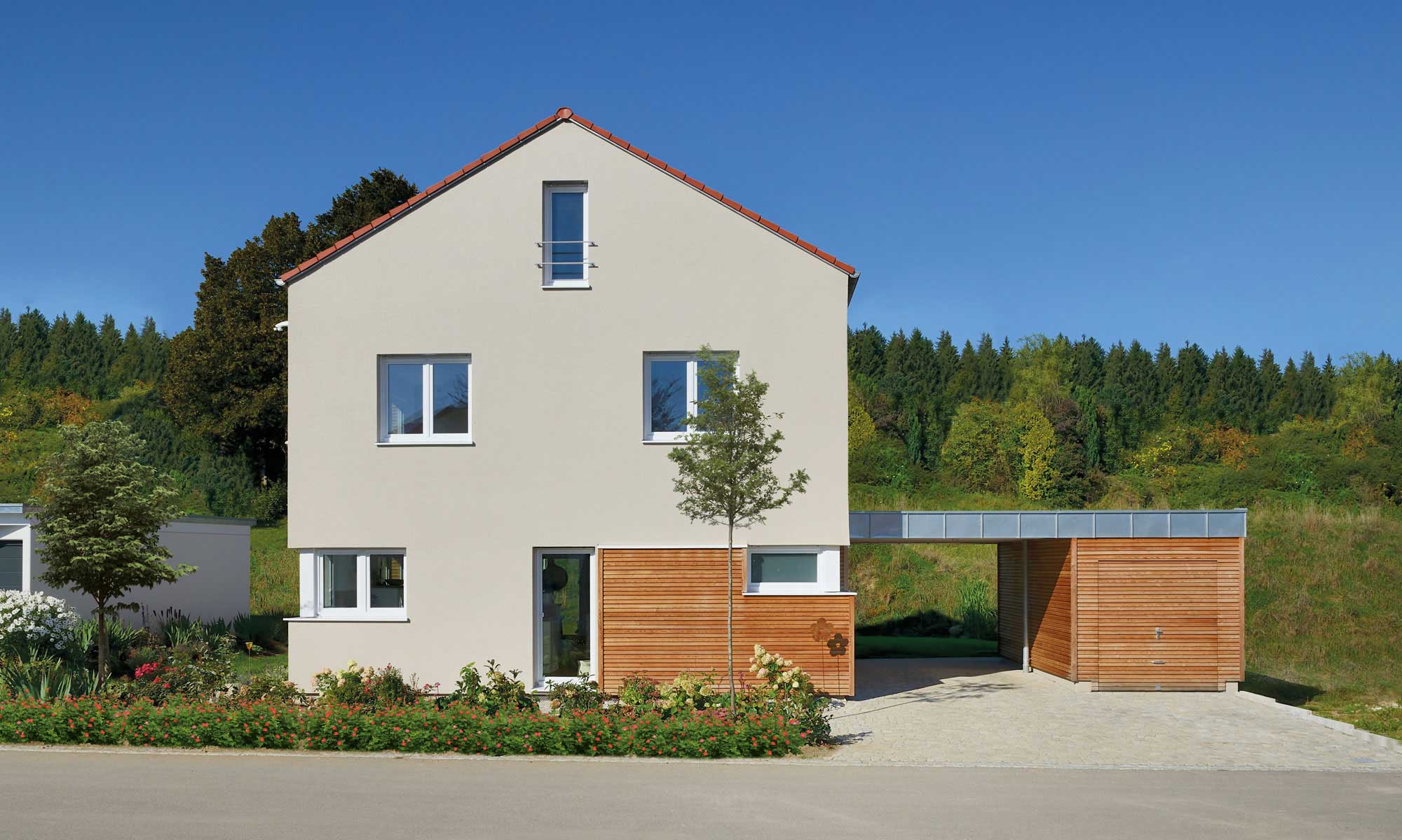 Einfahrt Haus Baum von Fertighaus WEISS