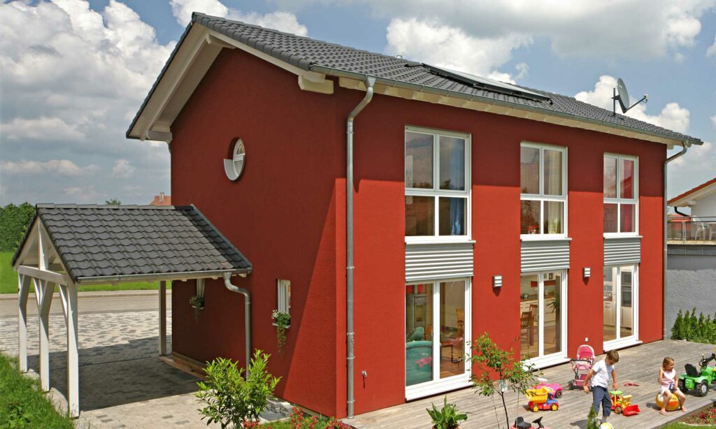 Einfahrt und Terrasse Haus Ruoff von Fertighaus WEISS