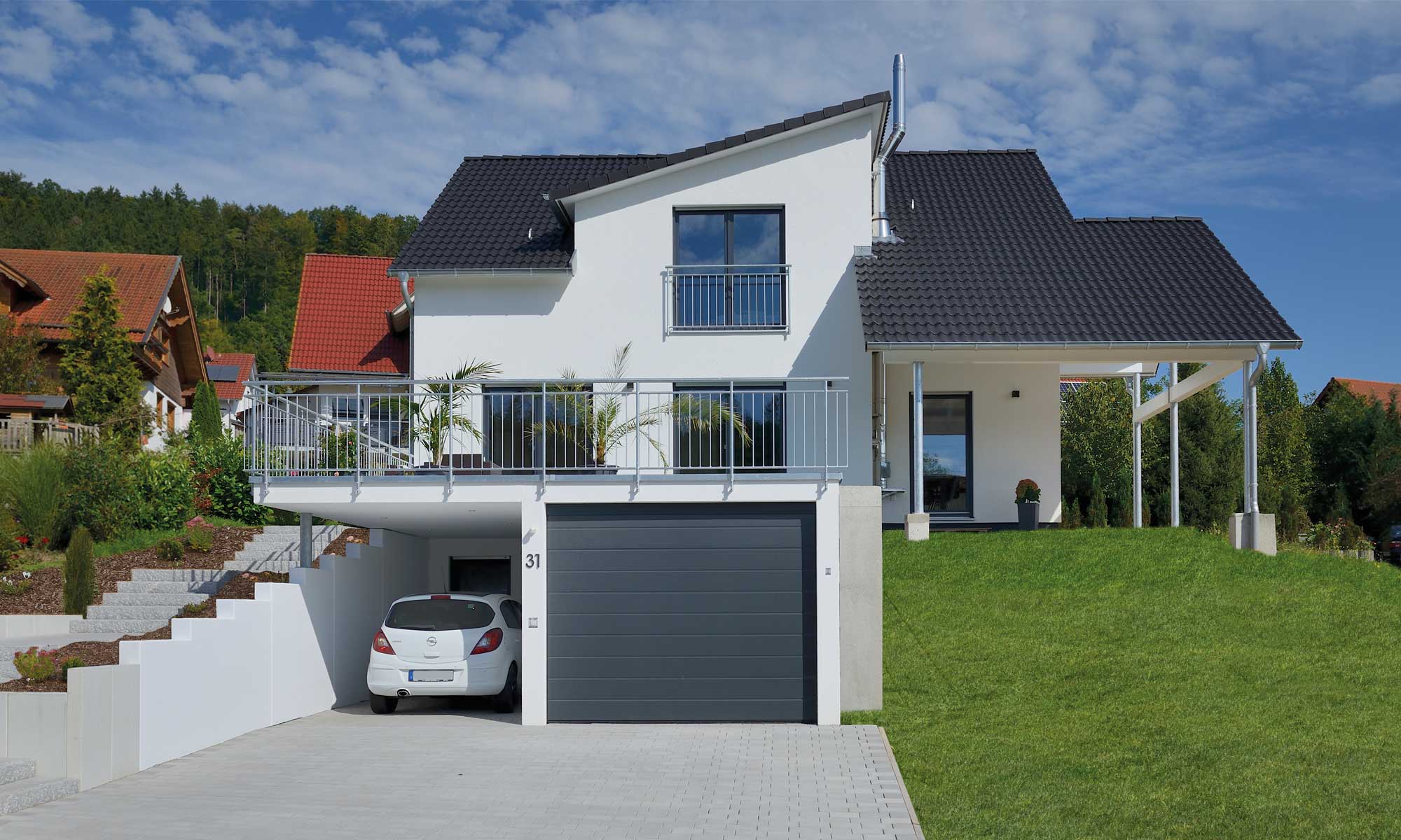 Einfahrt Haus Wellhäuser von Fertighaus WEISS