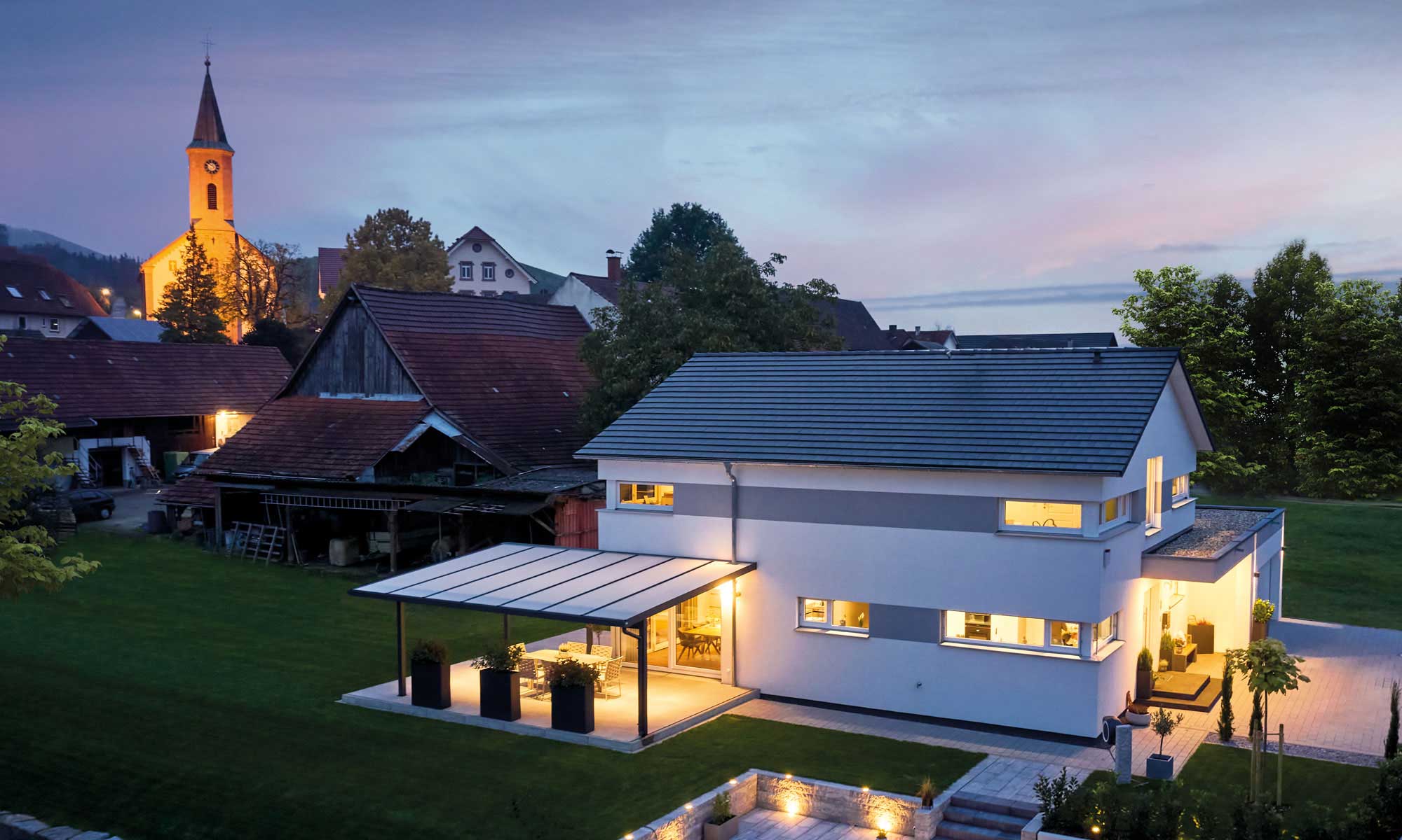 Außenansicht Satteldach Haus Wiegele von Fertighaus WEISS