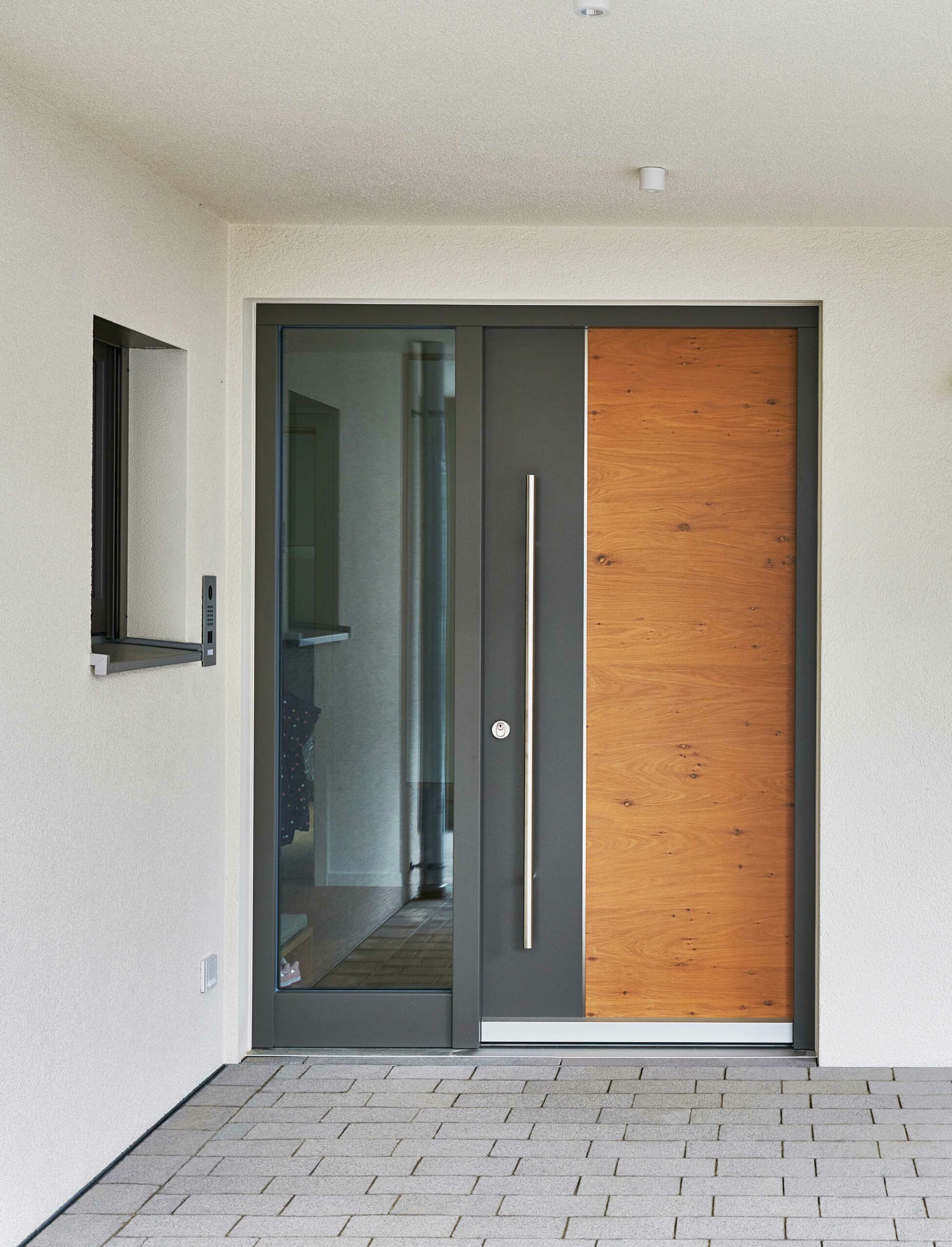 Haustür Musterhaus Balance Poing von Fertighaus WEISS