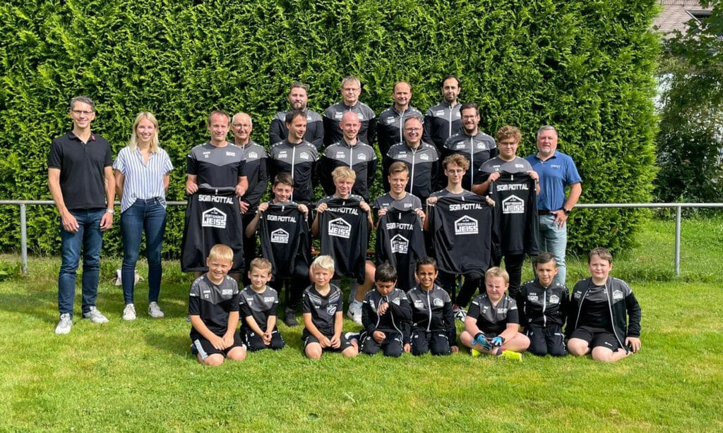 Trikoübergabe an die SGM Rottal