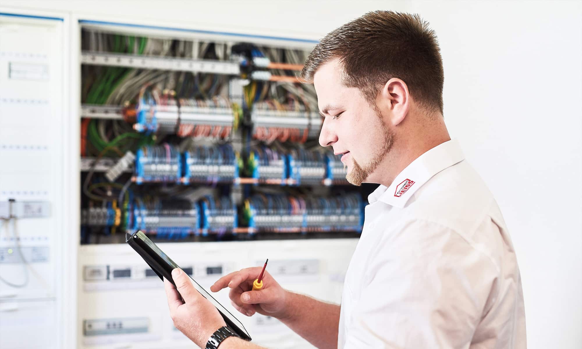 Elektromeister zur Bauleitung bei Fertighaus WEISS