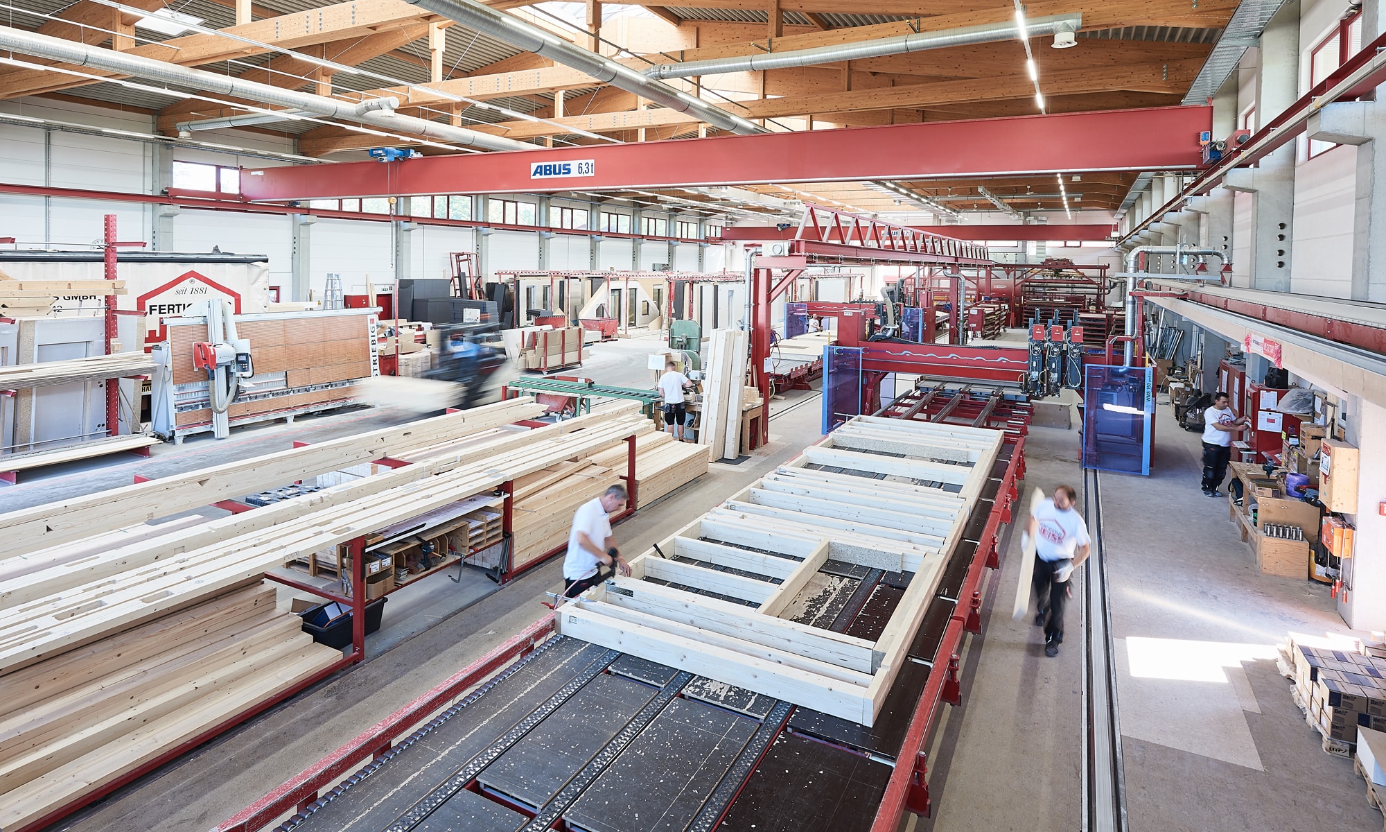 Produktionsmitarbeiter bei Fertighaus WEISS