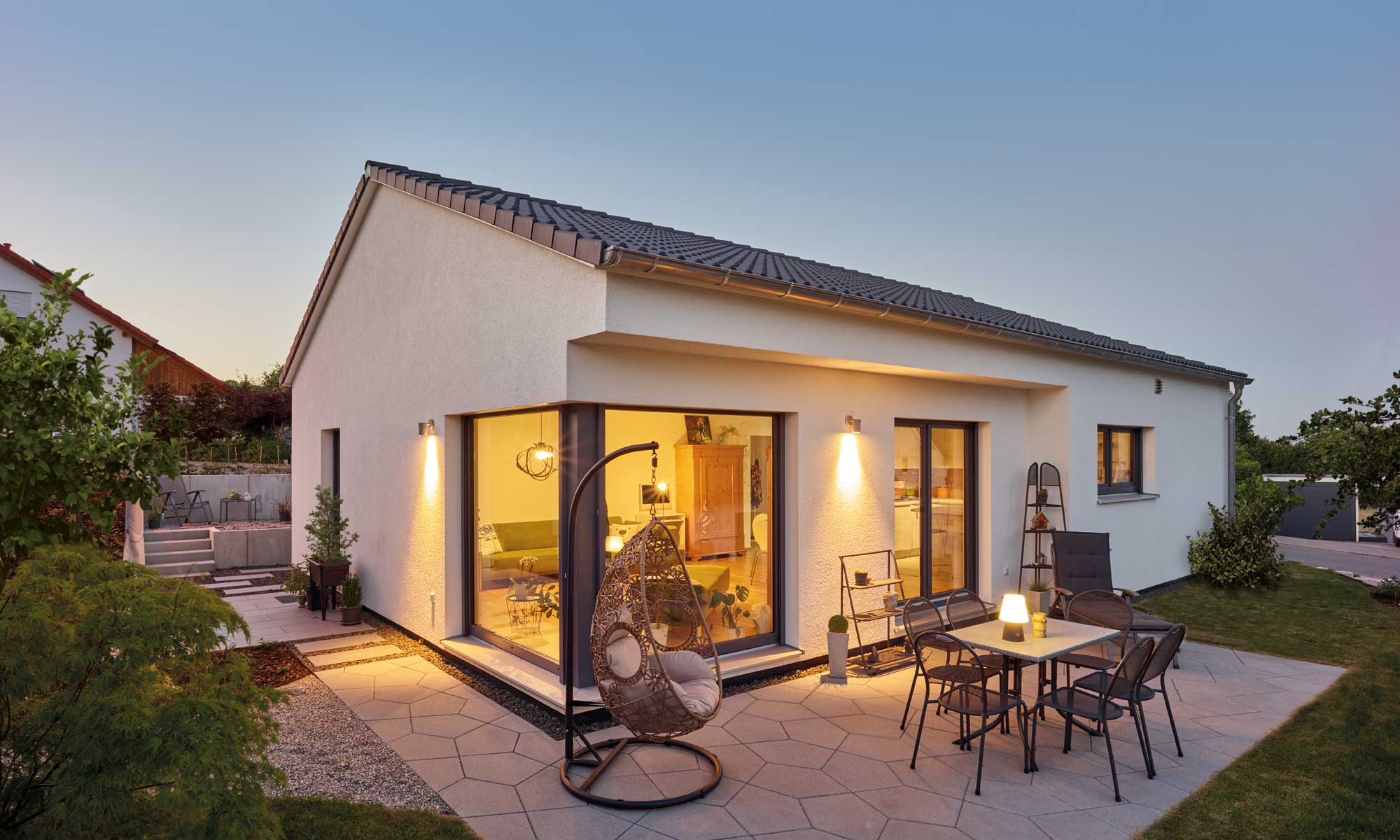 Dämmerungsaufnahme Haus CR von Fertighaus WEISS