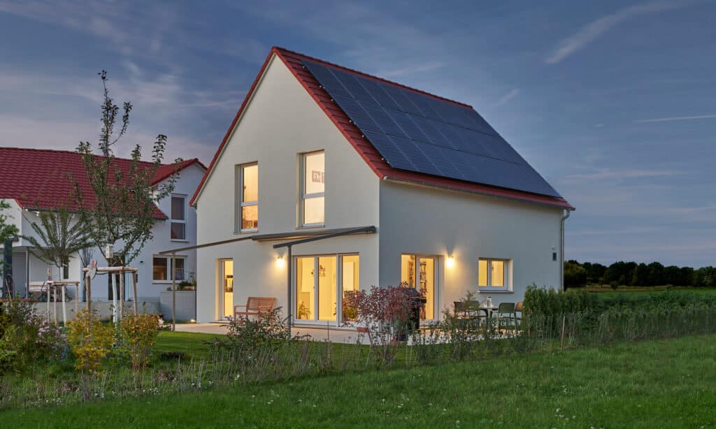 Dämmerungsaufnahme Haus Prothmann von Fertighaus WEISS