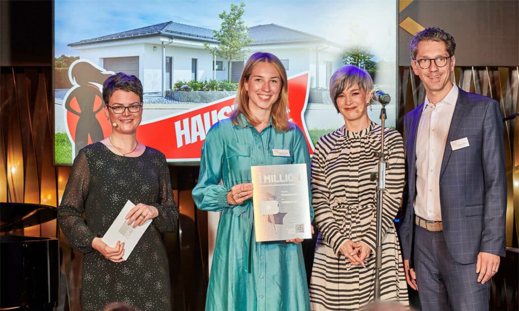 Musterhaus Vita mit Plakette für mehr als eine Million Aufrufe bei YouTube ausgezeichnet