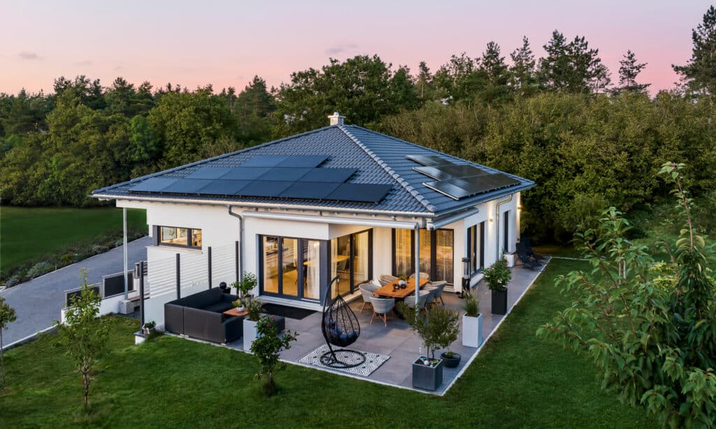 Gartenansicht von Haus Frank von Fertighaus WEISS