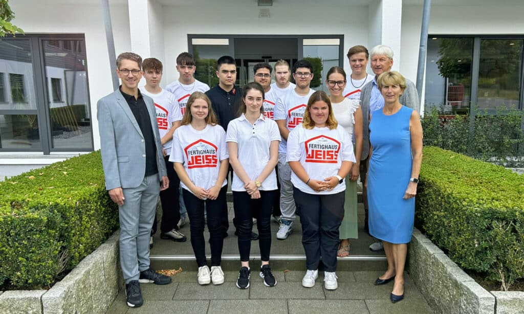 Fertighaus WEISS begrüßt neue Auszubildende 2024